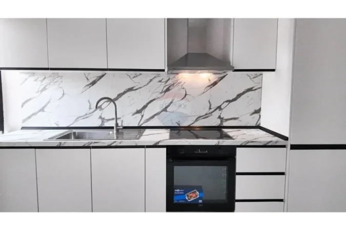 Tirane, jepet me qera apartament 2+1 Kati 1, 93 m² 650 € (PER QERA AP 2+1 +GARAZHD TE VILA GOLD)