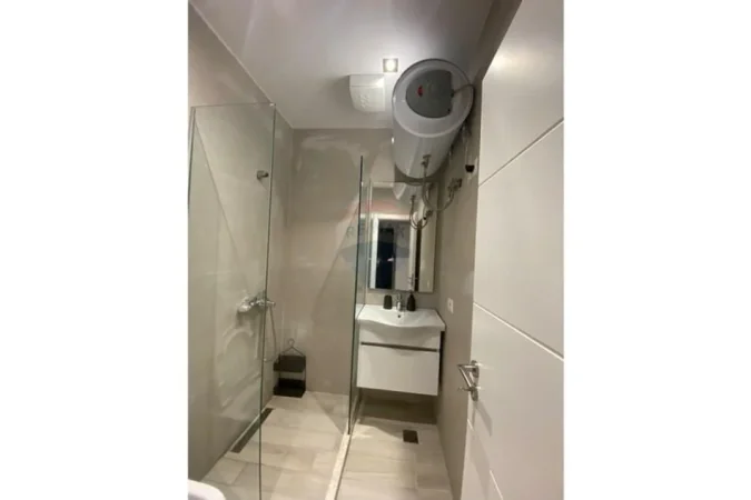 Tirane, jepet me qera apartament 2+1 Kati 1, 65 m² 650 € (JEPET AP 2+1 PER QERA TE INXHINIERIA E NDERTIMIT)