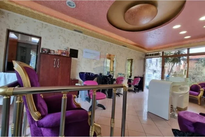 Tirane, shitet ambjent biznesi Kati 0, 148 m² 450.000 € (Dyqan për Shitje – Rruga e Durrësit!)