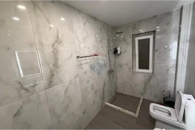 Tirane, shitet apartament 1+1 Kati 4, 55 m² 145.000 € (APARTAMENT 1+1 PER SHITJE TEK MYSLYM SHYRI!)