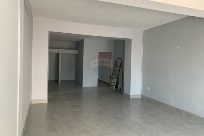 Tirane, jepet me qera dyqan Kati 0, 65 m² 400 € (DYQAN ME QIRA TEK PJETER BUDI 400 EURO!)