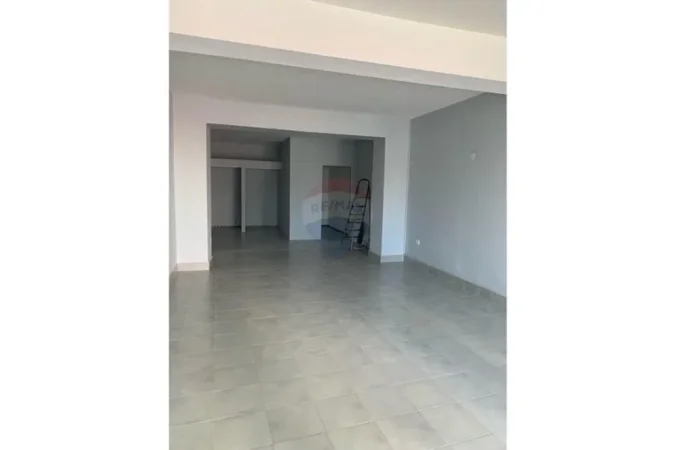 Tirane, jepet me qera dyqan Kati 0, 65 m² 400 € (DYQAN ME QIRA TEK PJETER BUDI 400 EURO!)