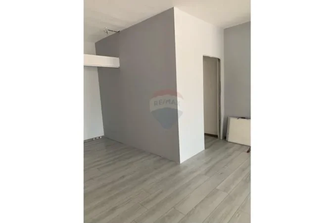 Tirane, jepet me qera dyqan Kati 0, 65 m² 400 € (DYQAN ME QIRA TEK PJETER BUDI 400 EURO!)