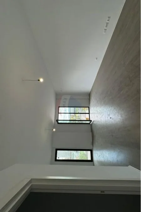 Tirane, jepet me qera ambjent biznesi Kati 3, 151 m² 1.800 € (AMBIENT ZYRASH PER QIRA TEK ALTANA RESIDENCE!)