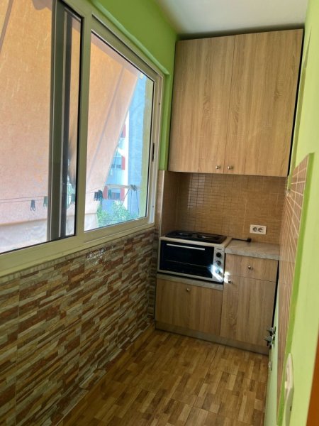 Tirane, jepet me qera 1+1 Kati 3, 65 m² 400 € 
