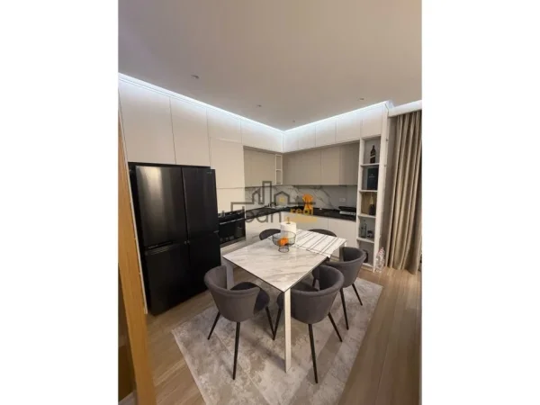 Tirane, shitet apartament 3+1 Kati 3, 133 m² 320.000 € (Liqeni i Thatë)