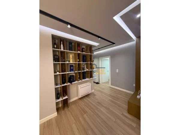 Tirane, shitet apartament 3+1 Kati 3, 133 m² 320.000 € (Liqeni i Thatë)