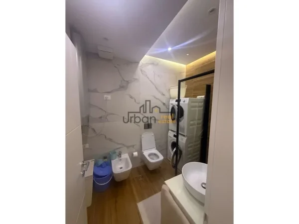 Tirane, shitet apartament 3+1 Kati 3, 133 m² 320.000 € (Liqeni i Thatë)