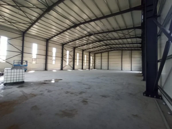 Tirane, jepet me qera magazine Kati 0, 1.000 m² 5.000 € (Autostrada Tirane-Durres)