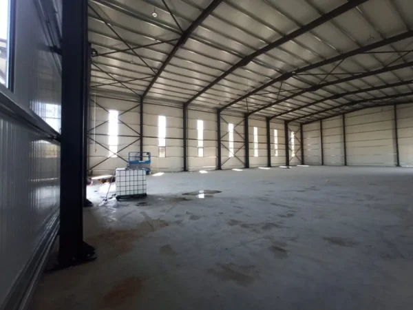 Tirane, jepet me qera magazine Kati 0, 1.000 m² 5.000 € (Autostrada Tirane-Durres)