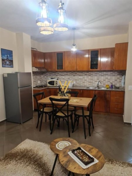 Tirane, jepet me qera apartament 2+1+Ballkon Kati 6, 75 m² 650 € (KOMUNA E PARISIT)