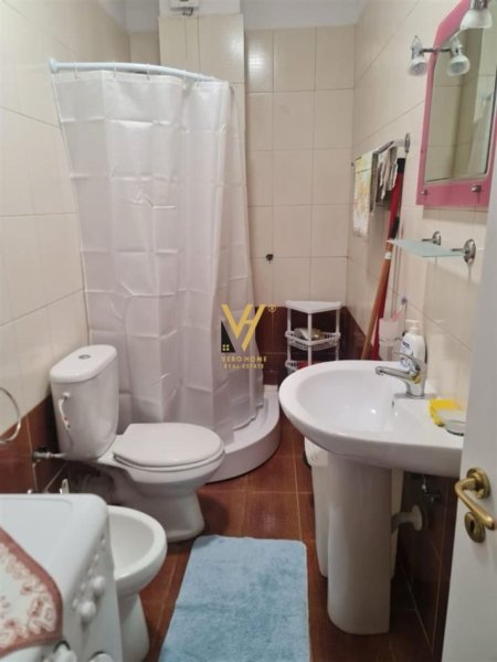 Tirane, jepet me qera apartament 2+1+Ballkon Kati 6, 75 m² 650 € (KOMUNA E PARISIT)