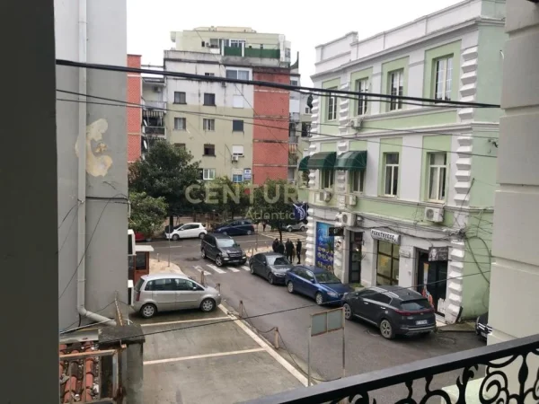 Durres, jepet me qera apartament 2+1 Kati 1, 102 m² 550 € (gjykata)