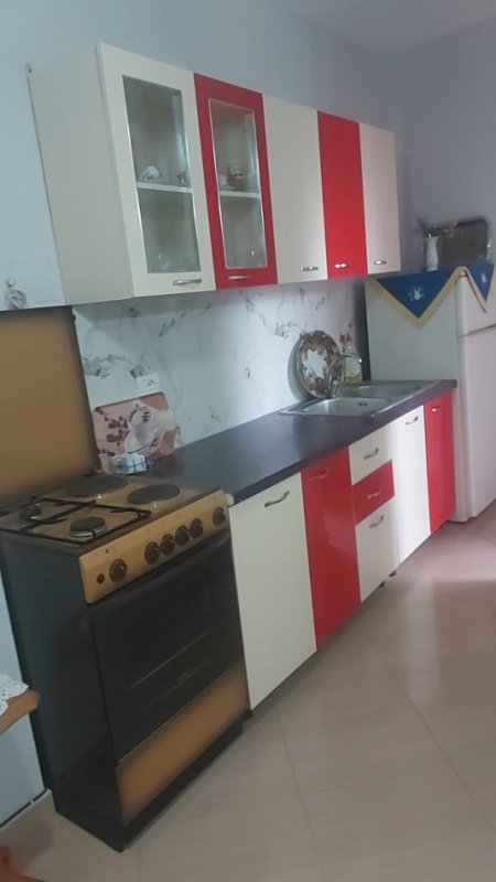Pogradec, jepet me qera apartament 1+1+Aneks+Ballkon Kati 2, 40 € (Rruga e stadiumit Pogradec)