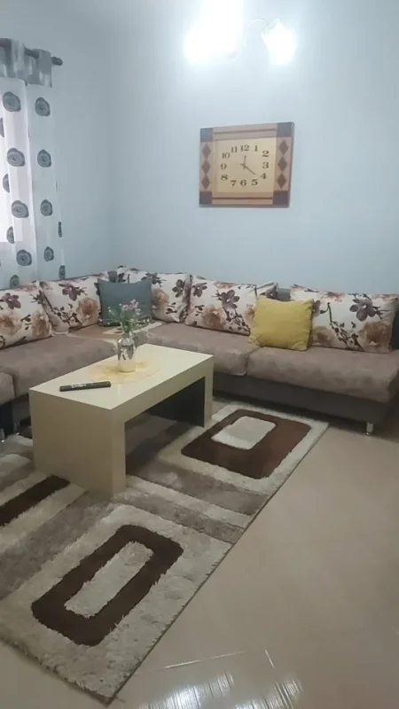 Pogradec, jepet me qera apartament 1+1+Aneks+Ballkon Kati 2, 40 € (Rruga e stadiumit Pogradec)