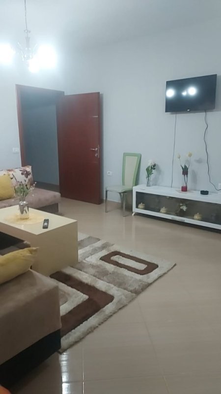 Pogradec, jepet me qera apartament 1+1+Aneks+Ballkon Kati 2, 40 € (Rruga e stadiumit Pogradec)