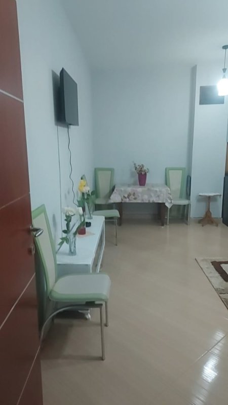 Pogradec, jepet me qera apartament 1+1+Aneks+Ballkon Kati 2, 40 € (Rruga e stadiumit Pogradec)
