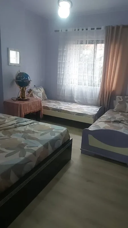 Pogradec, jepet me qera apartament 1+1+Aneks+Ballkon Kati 2, 40 € (Rruga e stadiumit Pogradec)