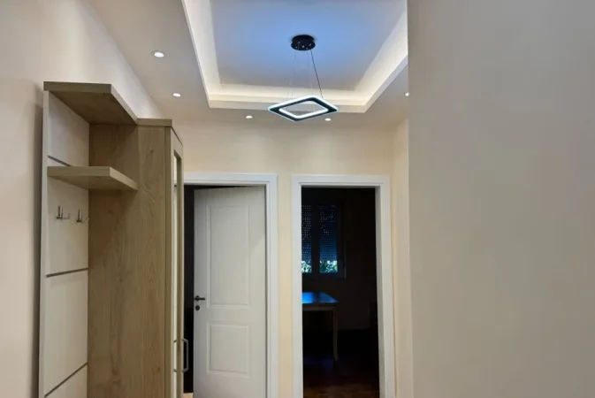 Tirane, jepet me qera apartament 1+1+Aneks+Ballkon Kati 3, 74 m² 600 € (rruga e dibres)