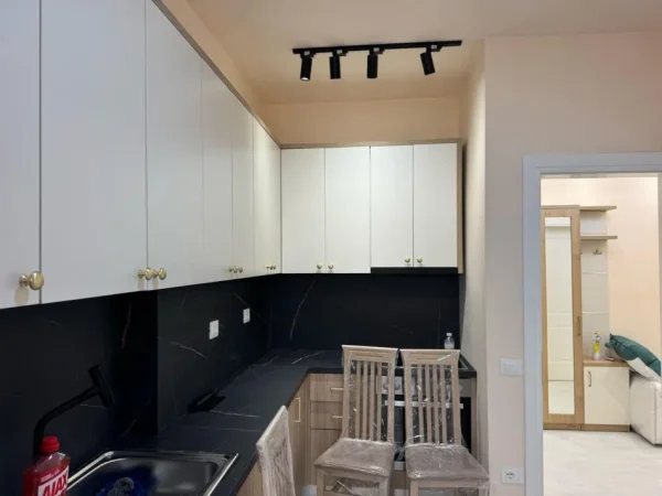 Tirane, jepet me qera apartament 1+1 Kati 3, 70 m² 600 € (Jepet me Qera Super Apartamenti 1+1 ne Rrugen e Dibres.)