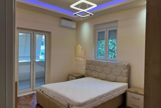 Tirane, jepet me qera apartament 1+1+Ballkon Kati 3, 75 m² 600 € (Rruga Dibres)