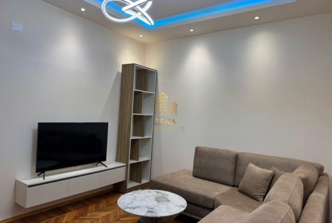 Tirane, jepet me qera apartament 1+1+Ballkon Kati 3, 75 m² 600 € (Rruga Dibres)