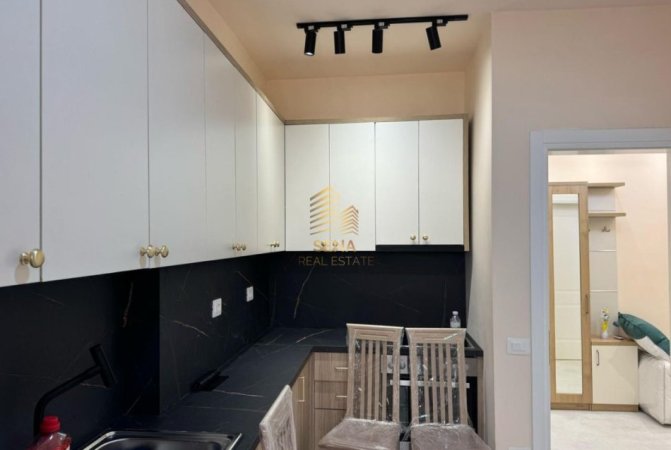Tirane, jepet me qera apartament 1+1+Ballkon Kati 3, 75 m² 600 € (Rruga Dibres)