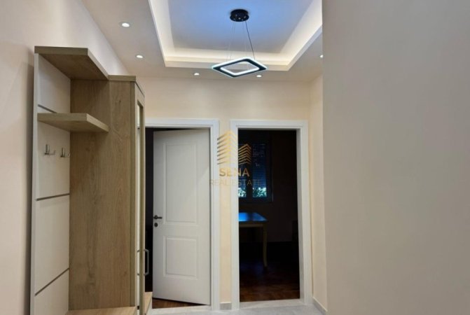 Tirane, jepet me qera apartament 1+1+Ballkon Kati 3, 75 m² 600 € (Rruga Dibres)