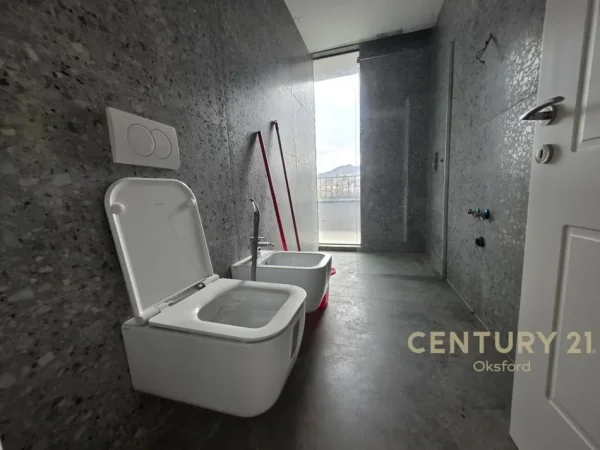 Tirane, jap me qera zyre , 215 m² 2.500 € (Lake View Residences, Liqeni i Tiranës)