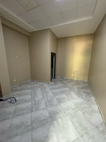 Tirane, shitet / jepet me qera ambjent biznesi Kati 0, 80 m² (Rruga Xhanfize Keko)