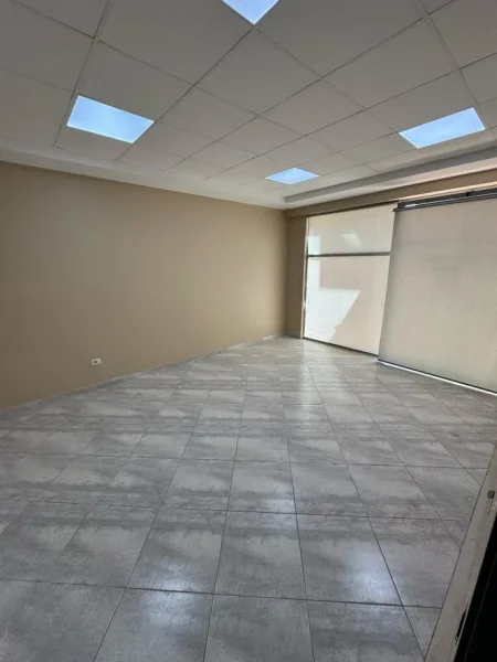 Tirane, shitet / jepet me qera ambjent biznesi Kati 0, 80 m² (Rruga Xhanfize Keko)