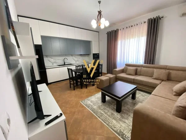 Tirane, jepet me qera apartament 2+1+Ballkon Kati 2, 97 m² 650 € (SHKOZE)