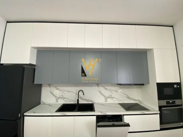 Tirane, jepet me qera apartament 2+1+Ballkon Kati 2, 97 m² 650 € (SHKOZE)