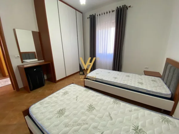 Tirane, jepet me qera apartament 2+1+Ballkon Kati 2, 97 m² 650 € (SHKOZE)