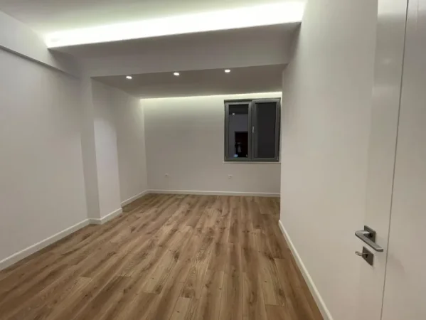 Tirane, shitet apartament 2+1 Kati 10, 101 m² 237.000 € (Rruga e Kavajes)