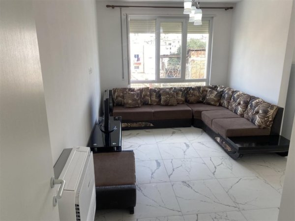Tirane, jepet me qera apartament 1+1+Ballkon Kati 2, 70 m² 550 € (Ish Tregu Elektrik)