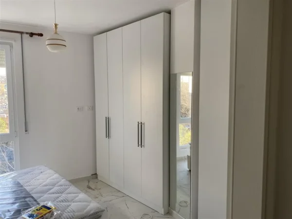 Tirane, jepet me qera apartament 1+1+Ballkon Kati 2, 70 m² 550 € (Ish Tregu Elektrik)
