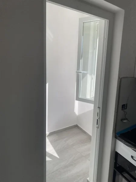 Tirane, jepet me qera apartament 1+1+Ballkon Kati 2, 70 m² 550 € (Ish Tregu Elektrik)