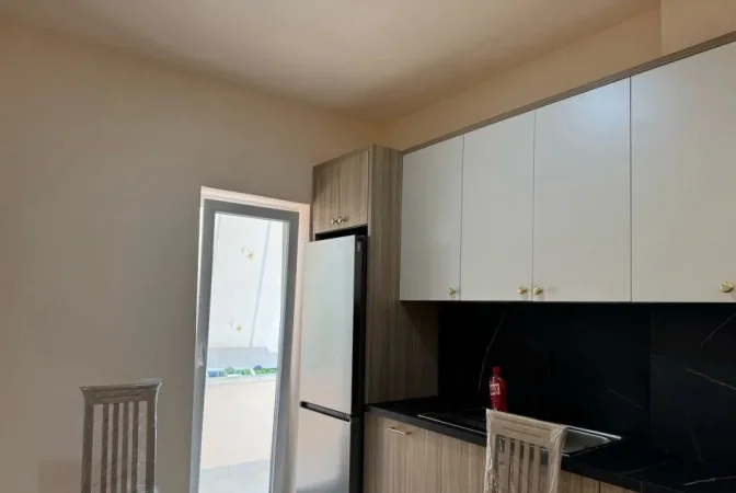Tirane, jepet me qera apartament 1+1+Ballkon Kati 3, 74 m² 600 € (rruga e Dibres)