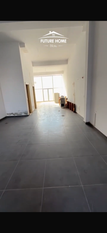Tirane, shitet dyqan Kati 0, 145 m² (Unaze e re)