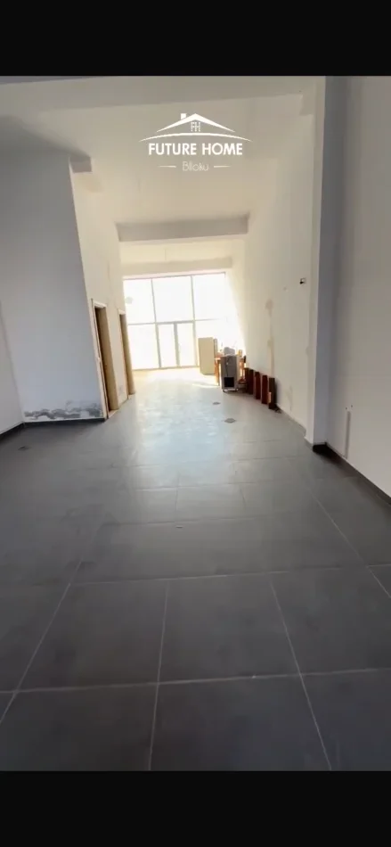 Tirane, shitet dyqan Kati 0, 145 m² (Unaze e re)