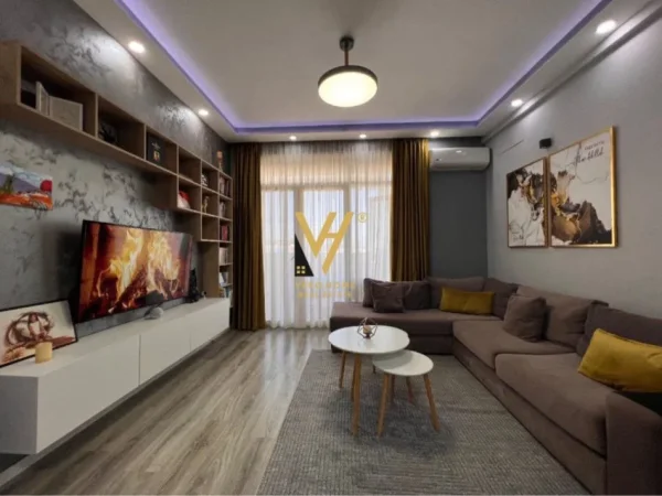 Tirane, jepet me qera apartament 2+1+Ballkon Kati 9, 103 m² 760 € (ISH FUSHA E AVIACIONIT)