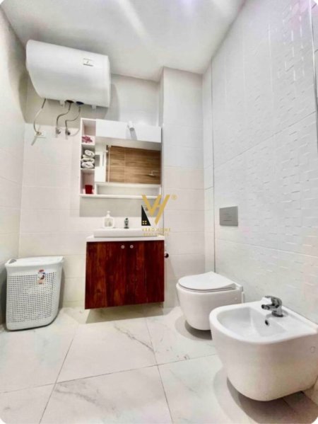 Tirane, jepet me qera apartament 2+1+Ballkon Kati 9, 103 m² 760 € (ISH FUSHA E AVIACIONIT)
