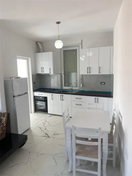 Tirane, jepet me qera apartament 1+1+Ballkon Kati 2, 77 m² 550 € (ish Tregu Elektrik ( Alb-Millenium))