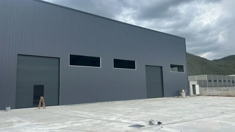 Tirane, jepet me qera ambjent biznesi Kati 0, 2.500 m² 7.500 € (VAQARR)