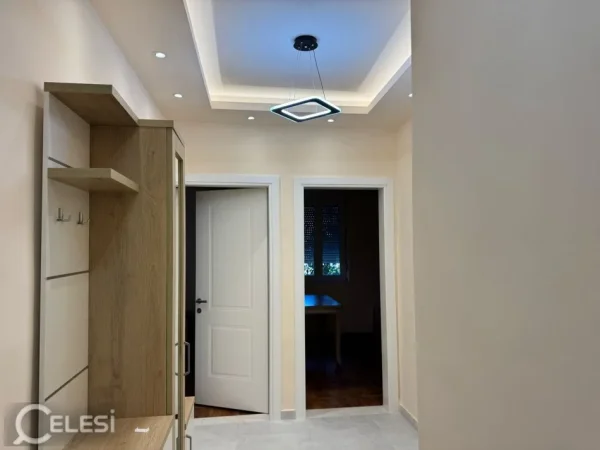 Tirane, jepet me qera apartament 1+1+Ballkon Kati 3, 74 m² 600 € (RRUGA E DIBRES)