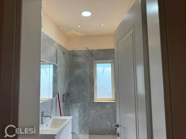 Tirane, jepet me qera apartament 1+1+Ballkon Kati 3, 74 m² 600 € (RRUGA E DIBRES)