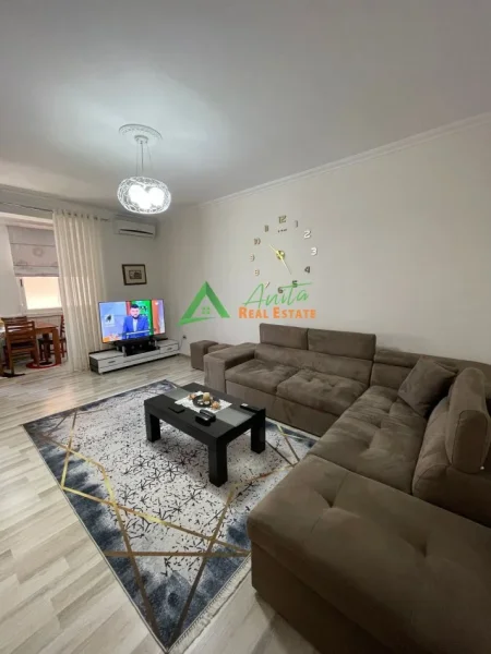 Tirane, shitet apartament 2+1+Ballkon Kati 5, 85 m² 143.000 € (Afer Don Boskos)
