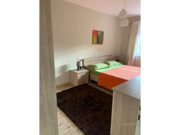 Tirane, jepet me qera apartament 1+1 Kati 2, 80 m² 700 € (QENDER)