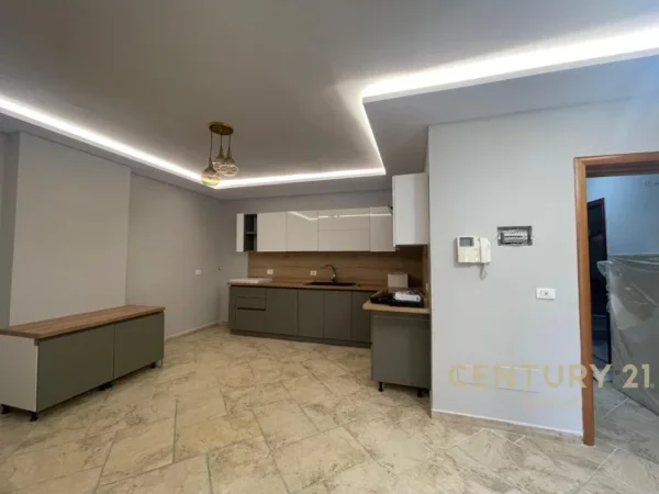 Tirane, jepet me qera apartament 1+1 Kati 5, 86 m² 1.000 € (RRUGA E ELBASANIT)